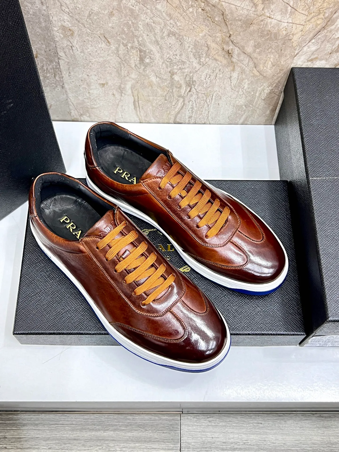 💰620 Prada classic men’s lace-up casual shoes｜Imported cowhide upper｜Layered stitching design on the upper Lightweight and breathable｜Soft and comfortable｜PRADA letters on the side｜Distinctive sporty style Showing the brand style｜Lightweight embossed rubber sole｜With cowhide foot pad lining｜Excellent foot feel Fashionable and elegant｜Size: 38-44 (customized at 45)